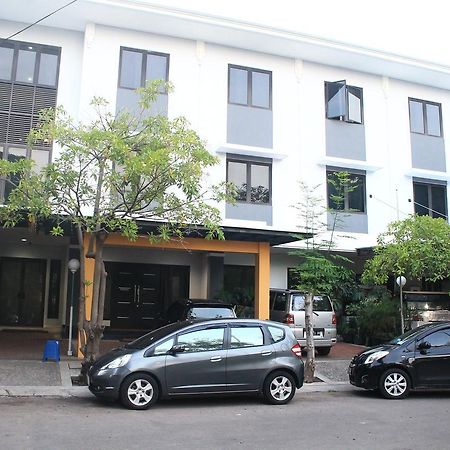 Carica Homestay Surabaya Dış mekan fotoğraf